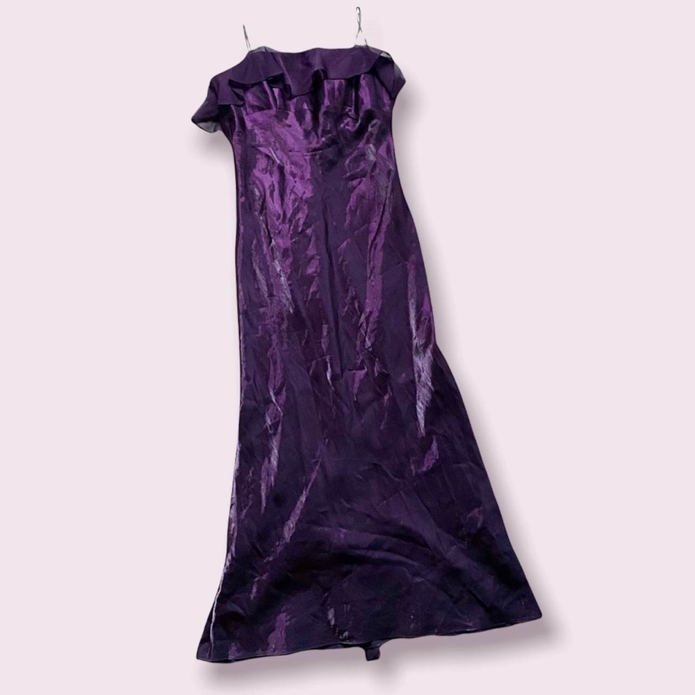 Absolutely stunning iridescent purple vampy formal gown! - size 11/12